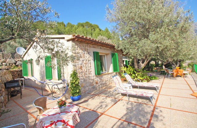 Vacation Home "Can" Bac with Mountain View, Garden & Terrace
