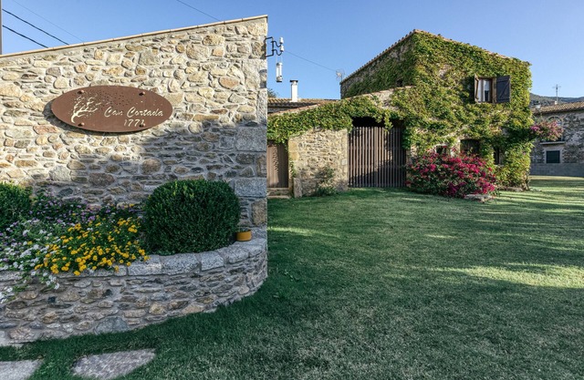 Vacation Home "Can Cortada" with Mountain View, Private Terrace & Barbecue