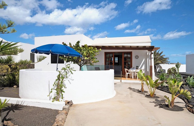 Vacation Home "Casa Drago" with Sea View, Private Terrace & Wi-Fi