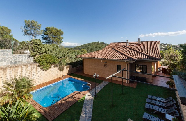 Vacation Home "Casa Lourdes" with Private Pool, Garden & Wi-Fi