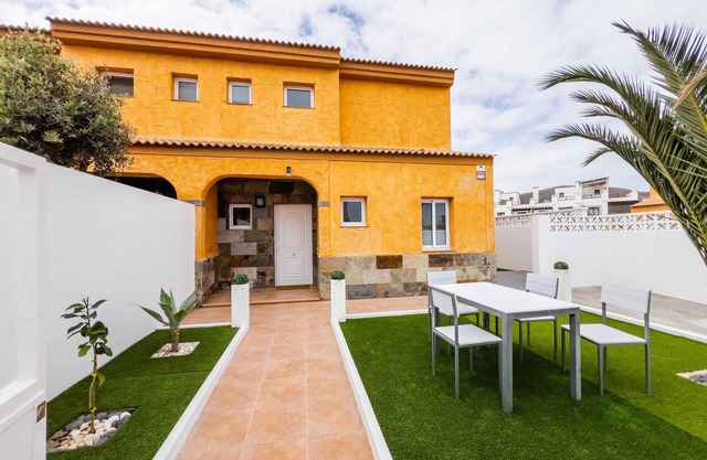 Vacation Home 'Casa Mela' with Private Terrace, Private Garden and Wi-Fi