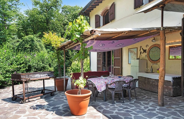 Vacation Home CasaMasa with Private Garden, Pool & Wi-Fi