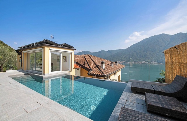 Vacation Home Colonno Penthouse with Lake View, Infinity Pool, Whirlpool & Garden