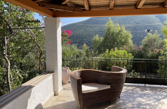 Vacation Home "Divas Gartenhaus" with Sea, Mountain and Village View