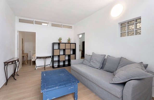Vacation Home "Doris" with Sea View, Terrace & Wi-Fi