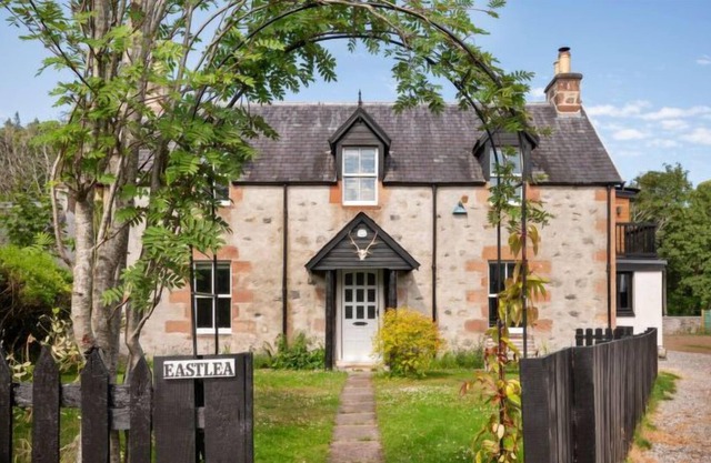 Vacation home Eastlea in Drumnadrochit - 8 persons, 4 bedrooms