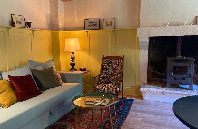 Vacation Home "Encore Une Fois, La Maison Collorée" with Private Terrace, Shared Terrace & Wi-Fi