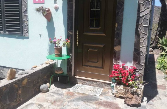 Vacation Home "Casa Grenado" with Sea View, Private Balcony & Wi-Fi