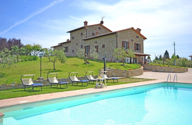 Vacation home for 13 guests with 240m² in Cortona (271990)