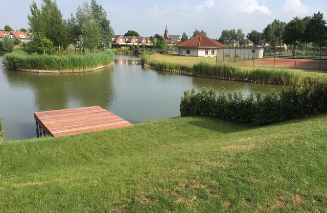 Vacation home for 2-4-6 people by pond/lake and next to the sea in Zeeland.