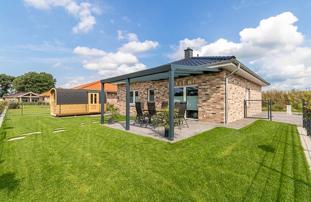 Vacation home for 6 guests with sauna, fireplace and lake view in Walchum