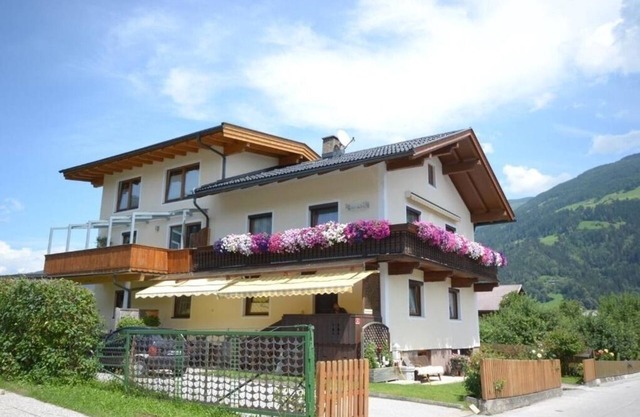 Vacation home for 8 guests with 100m² in Uderns (173230)