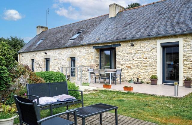 Vacation Home "Gîte Authentique Breton: with Private Terrace, Private Garden & Wi-Fi