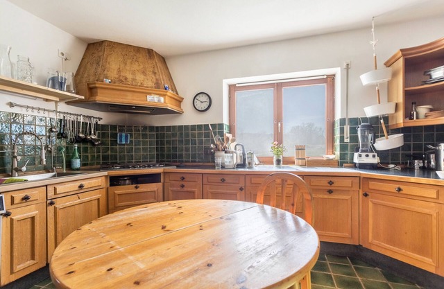 Vacation Home "Fuchsbau Seminarhaus Am Chiemsee" with Mountain View, Shared Terrace & Wi-Fi