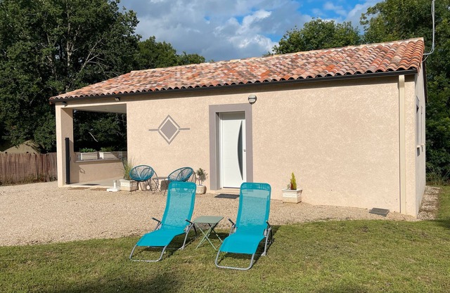 Vacation Home "Gîte De La Fontaine Avec Jaccuzi"