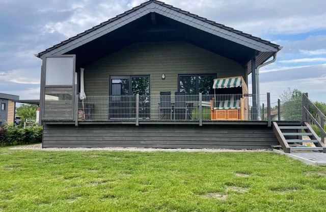 Vacation home Haus Seehund - Directly behind the dike on the North Sea