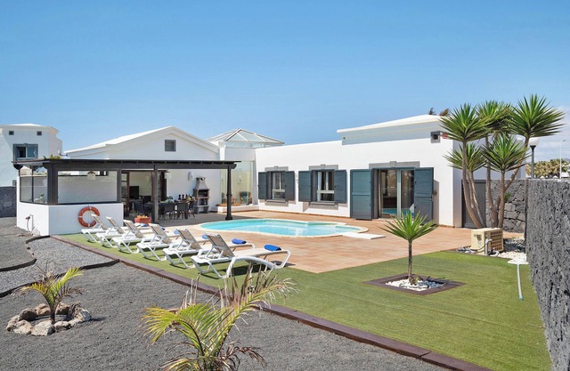 Vacation Home "Hipoclub Faro Park 206" with Mountain View, Private Pool & Wi-Fi