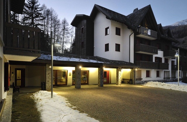 Vacation Home in Ponte Di Legno with 1 bedrooms sleeps 5