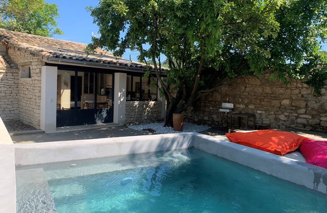 Vacation home in Provence with swimming pool, at the foot of Mont Ventoux