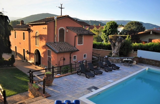 Vacation Home "Bella Toscana Relax" with Mountain View, Shared Pool & Wi-Fi