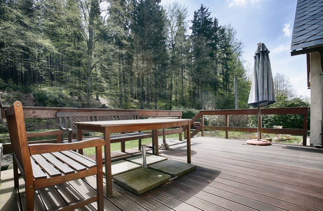 Vacation home Jägerhaus Oppach (secluded location with lake) - Private accommodation Oppach