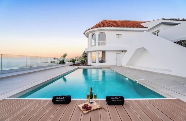 Vacation Home 'Karat Sound Of The Sea' with Sea View, Wi-Fi and Air Conditioning