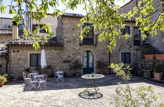 Vacation Home "La Carretteria" with Private Terrace, Shared Garden & Wi-Fi