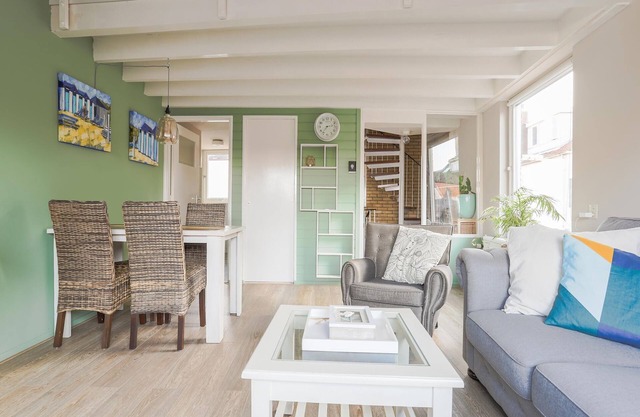 Vacation home 450 m from the beach
