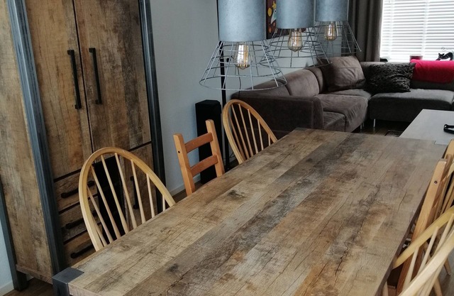Vacation home Emmastraat with summer house for up to 9 people!