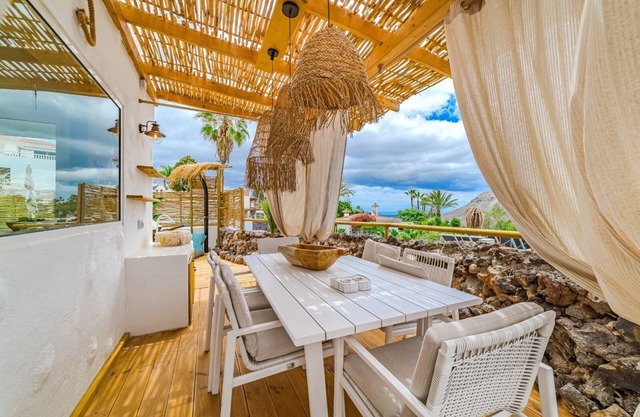 Vacation Home 'Oceania B' with Sea View, Wi-Fi and Air Conditioning