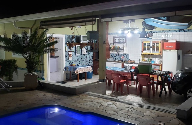 Vacation Home Peruíbe (Pool, Wi-Fi, TV, Air Conditioning)