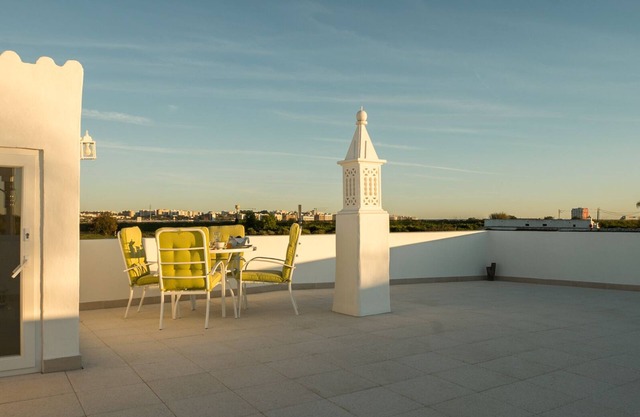 Vacation Home 'Quinta Madeira' with Garden, Terrace & Wi-Fi