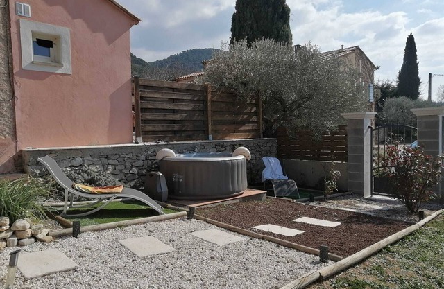 Vacation home rental 6 persons near Vaison La Romaine