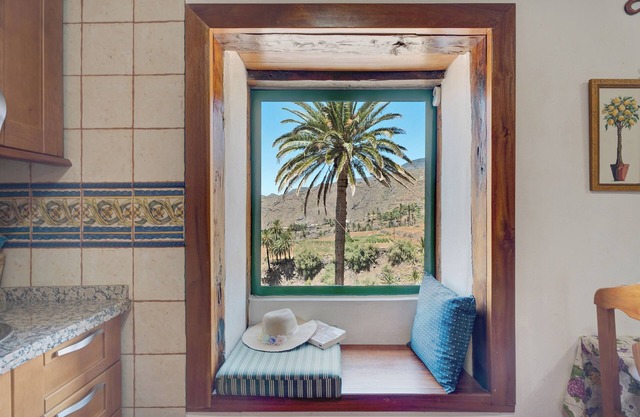 Vacation Home "Rosa del Negro" with Sea View, Terrace & Wi-Fi