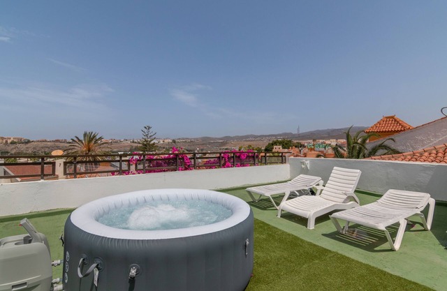 Vacation Home 'Suite' with Sea View, Wi-Fi and Air Conditioning