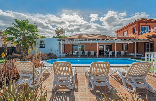 Vacation Home 'Villa Mi Sol' with Private Pool, Private Terrace and Wi-Fi
