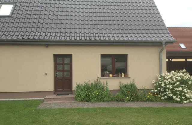 Vacation home with a garden boat, located directly by the canal