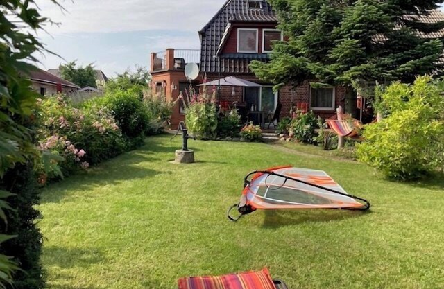 Vacation home with garden, sauna and roof terrace, directly on the water