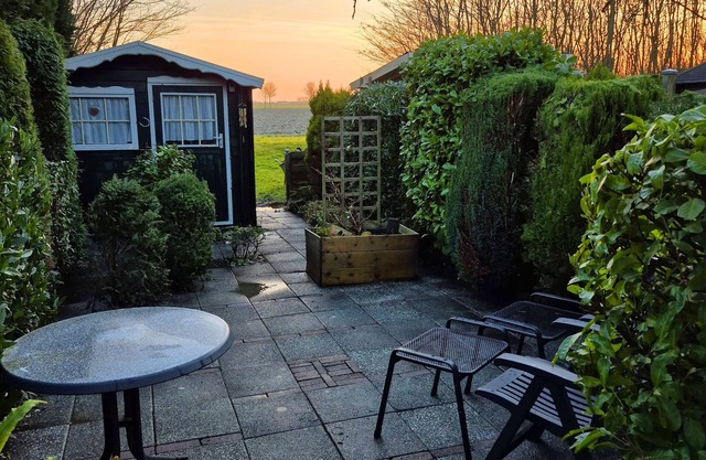 Vacation home with great garden in Bruinisse near Renesse private park