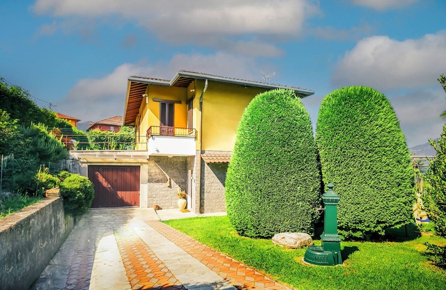 Vacation home with large garden and barbecue