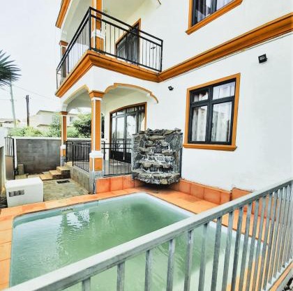 Vacation House with Private Pool