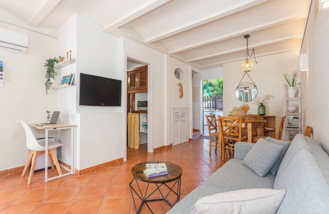 Vacation house with sea view, nice private terrace next to the beach