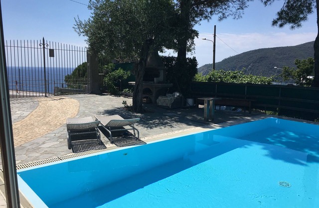 VACATION HOUSE WITH PRIVATE HEATED POOL SEA VIEW