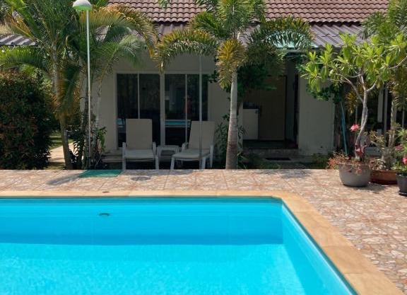 Vacation House with tropical garden and private pool