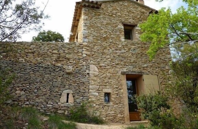 Vacation in an authentic maset dry stone in the scrubland