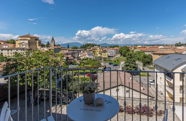 Vacation Home 'Homely Feeling' with Wi-Fi, A/C, Balcony & Garden