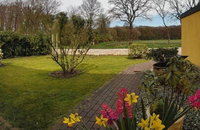 Vacation near Oldenburg and North Lake, garden, children, beach club, water skiing, golf