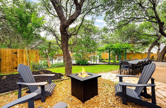 Vacation Oasis with Gorgeous Yard & Heated Pool: Six Flags, Sea World, JBSA’s