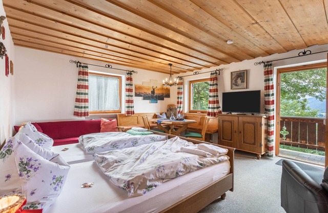 Vacation on a Farm - Fantastic Holiday App with Balcony, Lake & Mountain View