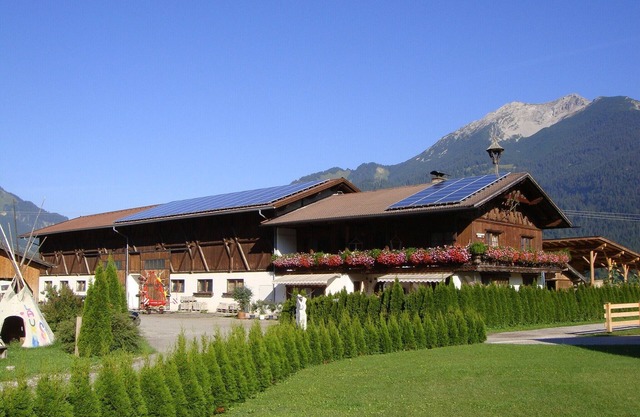 Vacation on the farm, in the middle of the Ehrwalder Moos, next to the cross-country ski trail.